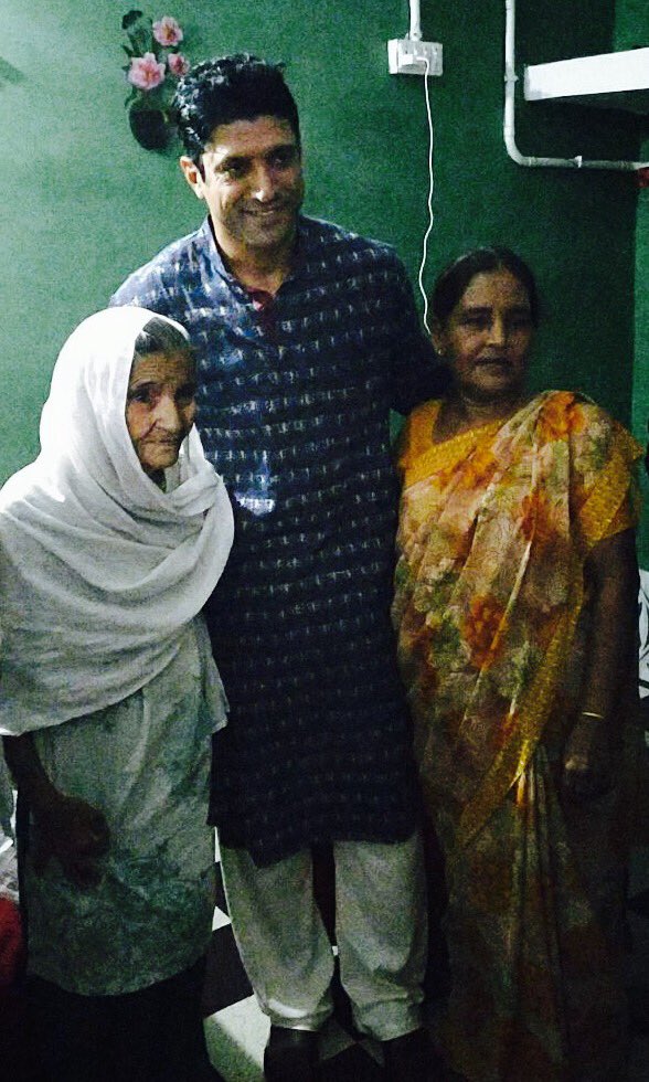WOW! Farhan Akhtar gets overwhelmed by the love he receives in his ancestral village3