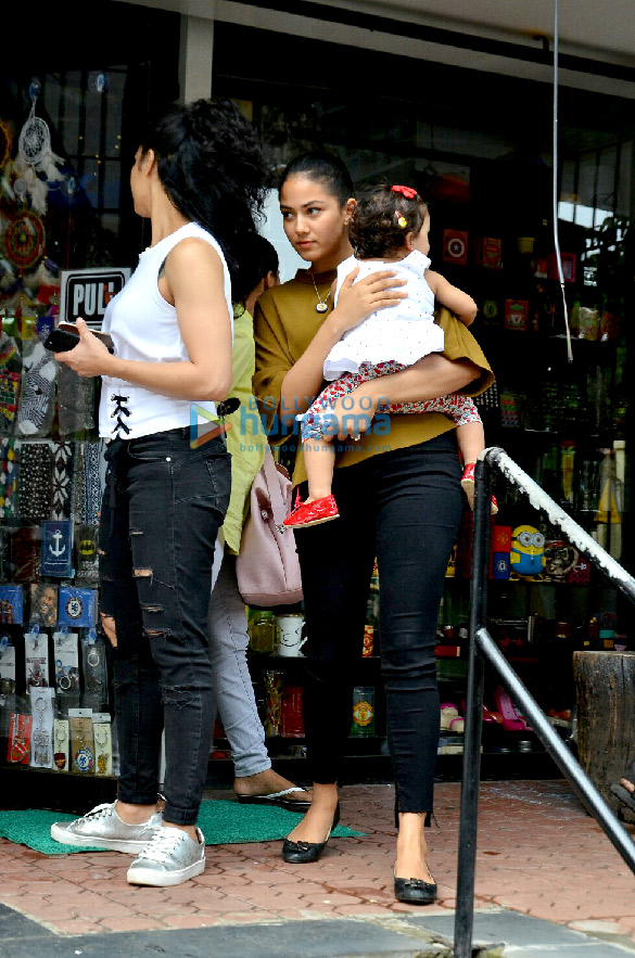 Mira Rajput and Misha Kapoor snapped post shopping in Bandra Mira Rajput and Misha Kapoor snapped post shopping in Bandra