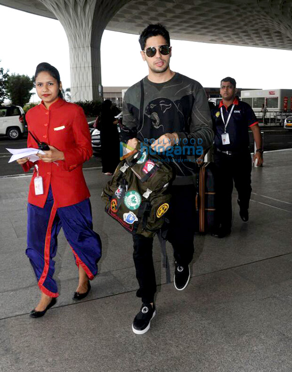 Sidharth Malhotra, Kriti Sanon , Rishi Kapoor and others snapped at the airport