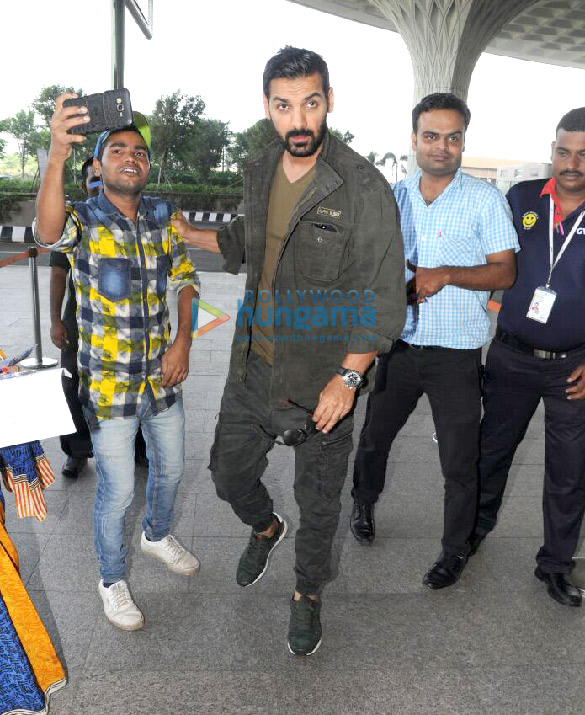 John Abraham, Saif Ali Khan and others snapped at the airport John Abraham, Saif Ali Khan and others snapped at the airport
