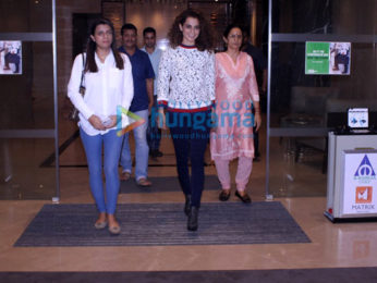 Kangana Ranaut & family snapped post dinner in Bandra