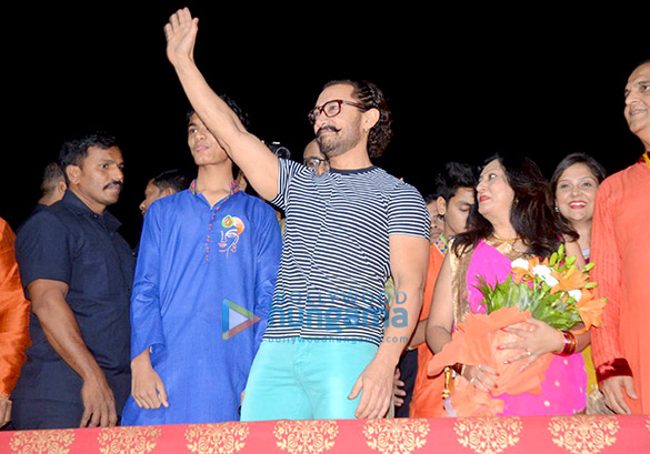Aamir Khan graces Navratri Pooja in Vadodara