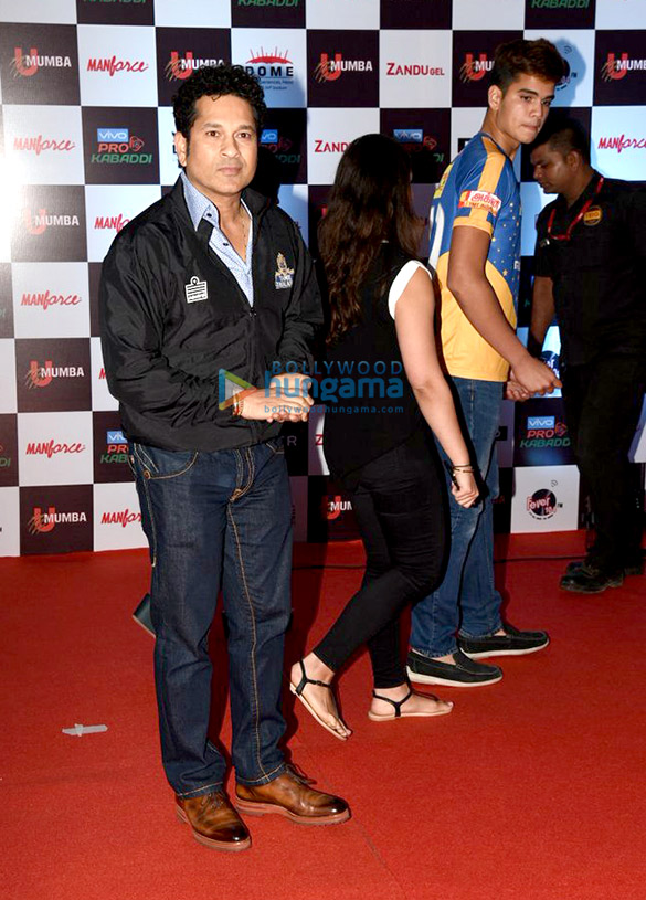 abhishek aishwarya and sachin at pro kabaddi league match 2