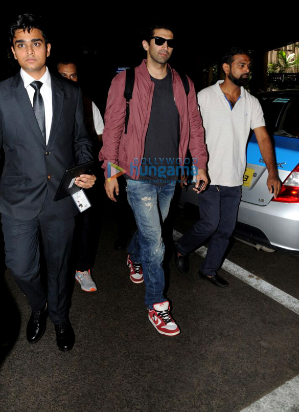aditya roy kapur snapped at airport 1