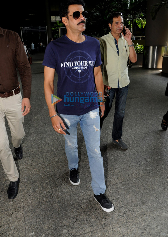 aditya roy kapur snapped at airport 10