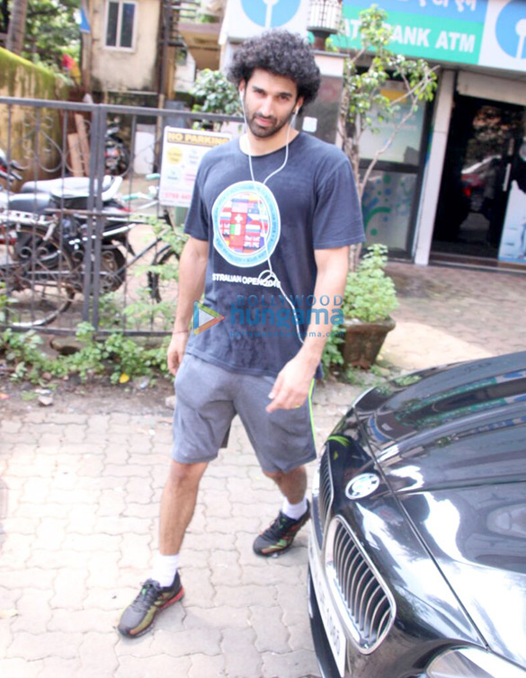Aditya Roy Kapur snapped in Bandra Aditya Roy Kapur snapped in Bandra