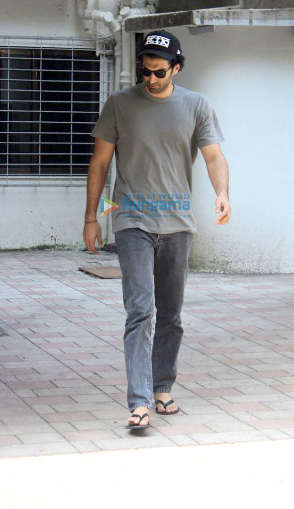 aditya roy kapur snapped in mumbai 4