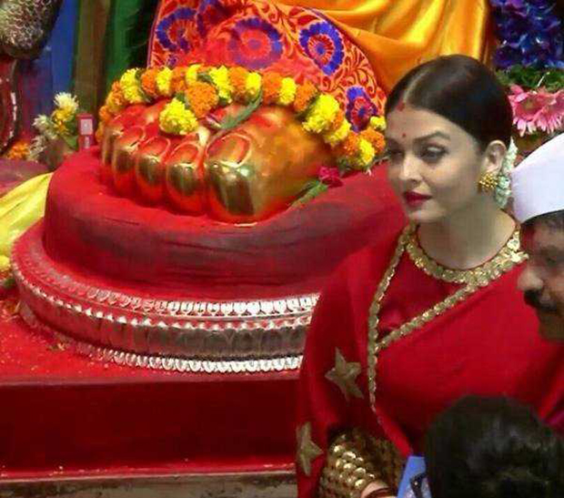 Aishwarya Rai Bachchan looks stunning in red saree at Lalbaugcha Raja-3