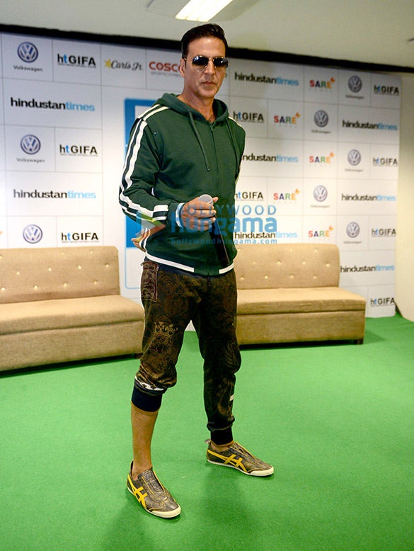 akshay kumar graces the grand opening ceremony of indian football tournament in new delhi 3