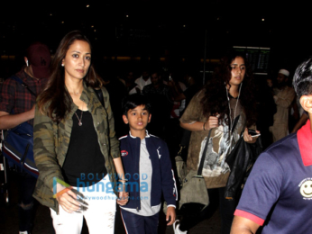 Akshay Kumar & family return from his birthday celebrations abroad