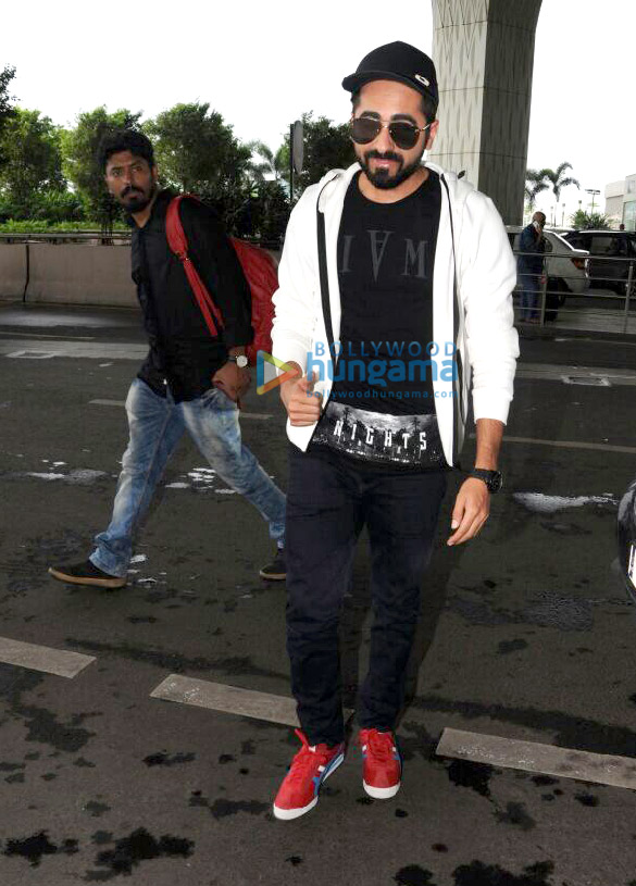 arjun kapoor and ayushmann khurrana snapped at the airport 3