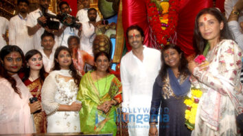 Arjun Rampal & Mehr Jesia visit Lalbaug Ganesha