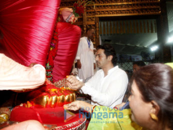 Arjun Rampal & Mehr Jesia visit Lalbaug Ganesha