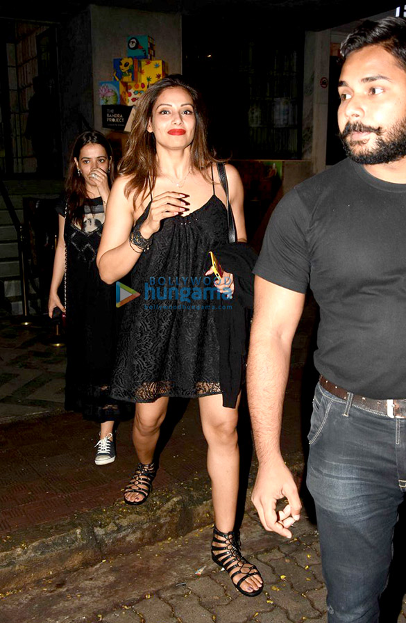 bipasha basu and friends snapped post dinner in bandra 2