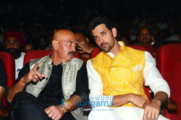 Check out Hrithik Roshan and Rakesh Roshan pay tribute to Bhagat Singh on his 110th birth anniversary1 (4)