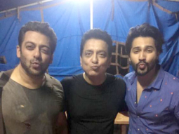 Check out: Judwaa 2 Varun Dhawan meets Judwaa 1 Salman Khan; sends kisses on the release day