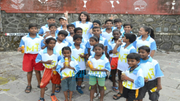 Mandana Karimi snapped with underprivileged kids in Bandra