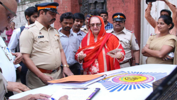 Dilip Kumar and Saira Banu get possession of their Pali Hill property after 10 years