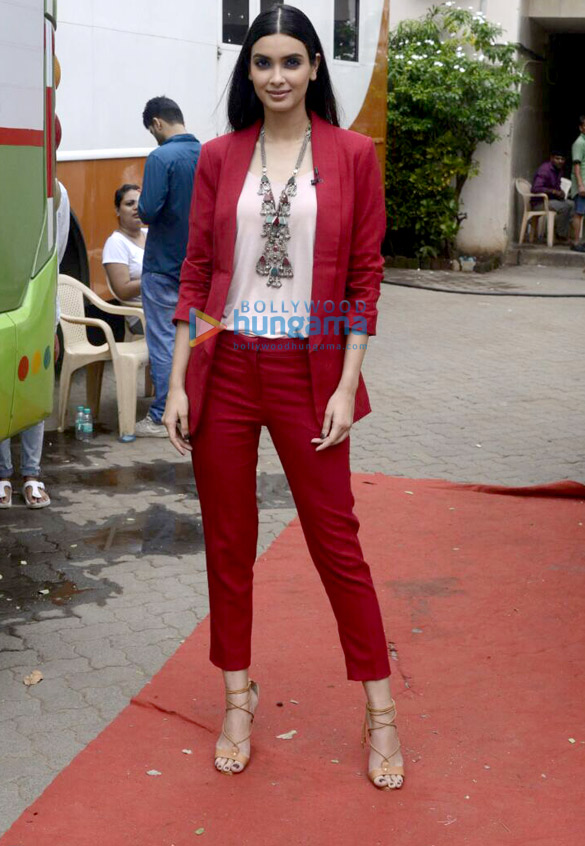 farhan akhtar and diana penty promote their film lucknow central 2