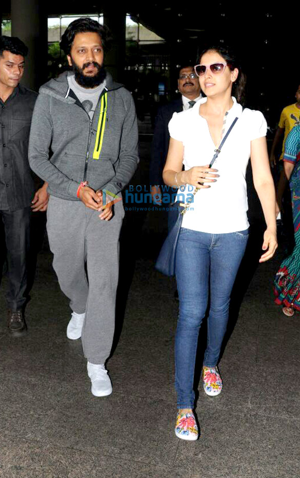 genelia dsouza arrives at the airport to receive her hubby riteish deshmukh as he returns from n 2
