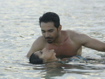Here’s how Zareen Khan overcame her Thalassophobia while shooting for Aksar 2 Here’s how Zareen Khan overcame her Thalassophobia while shooting for Aksar 2