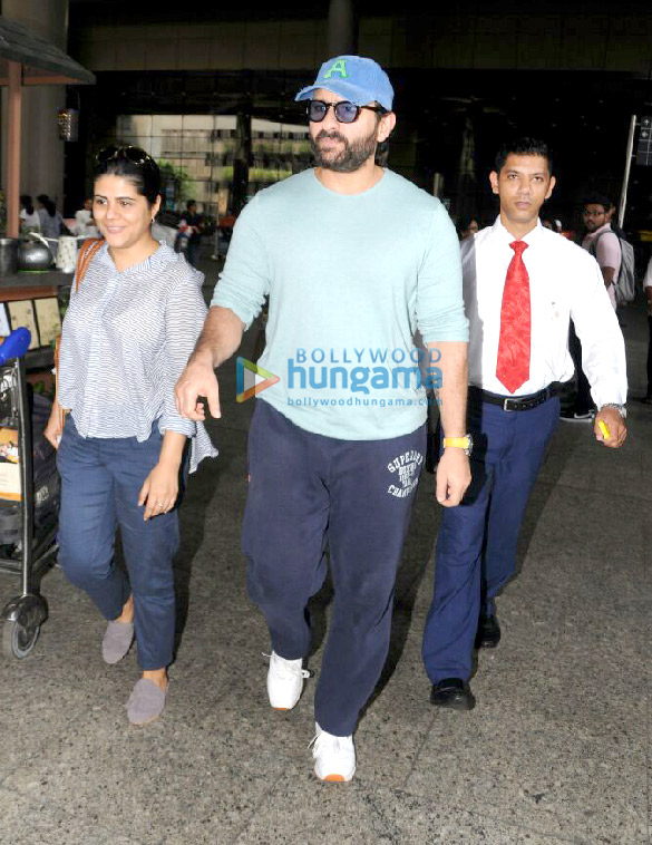 john abraham saif ali khan and others snapped at the airport 3