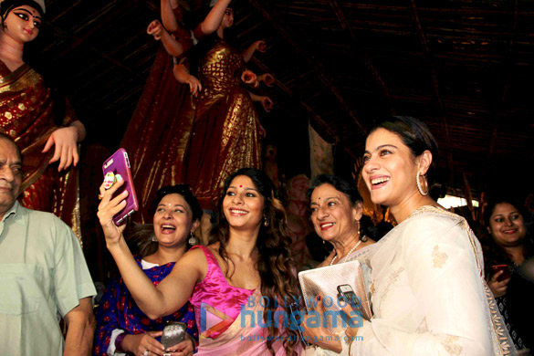 kajol and family snapped at durga pandal in mumbai 5
