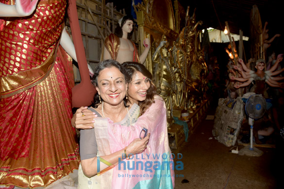 kajol and family snapped at durga pandal in mumbai02
