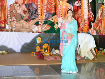 Kajol kick starts her Navratri by attending the Durga pooja pandal