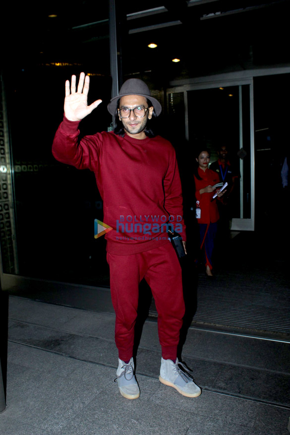 kangana and shraddha kapoor snapped at the airport today 10
