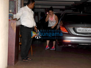 Kareena Kapoor Khan snapped in Bandra below her house