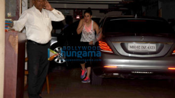 Kareena Kapoor Khan snapped in Bandra below her house