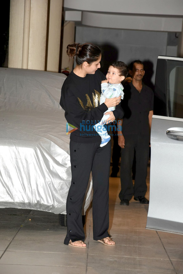 kareena kapoor khan snapped with taimur post birthday celebrations at babita kapoors house in bandra 6