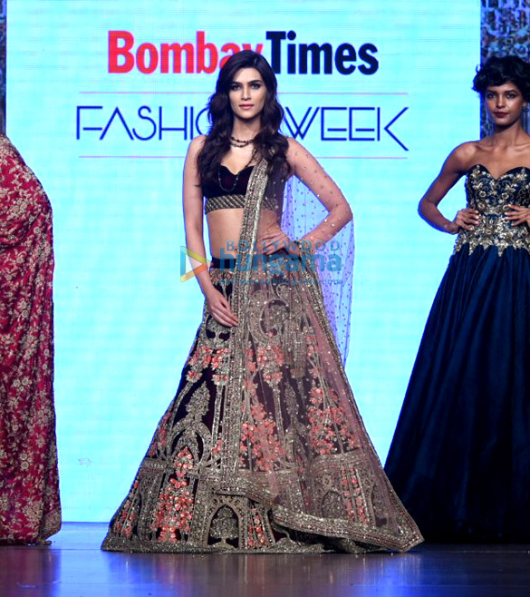 kriti sanon walks the ramp at bombay times fashion week 1