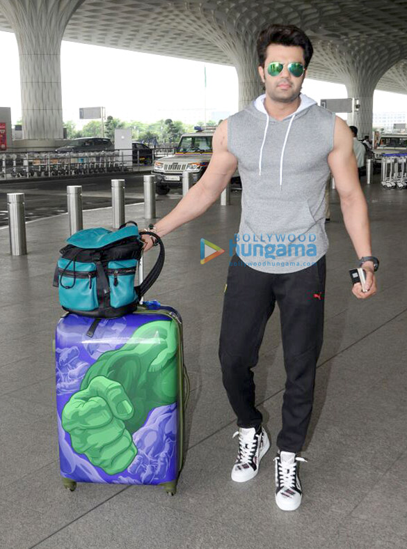 manish paul snapped at the airport 1