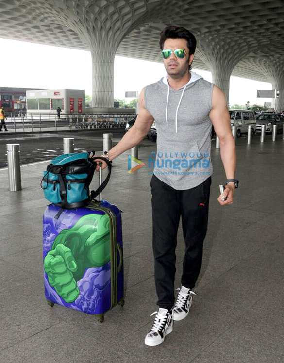 manish paul snapped at the airport 4
