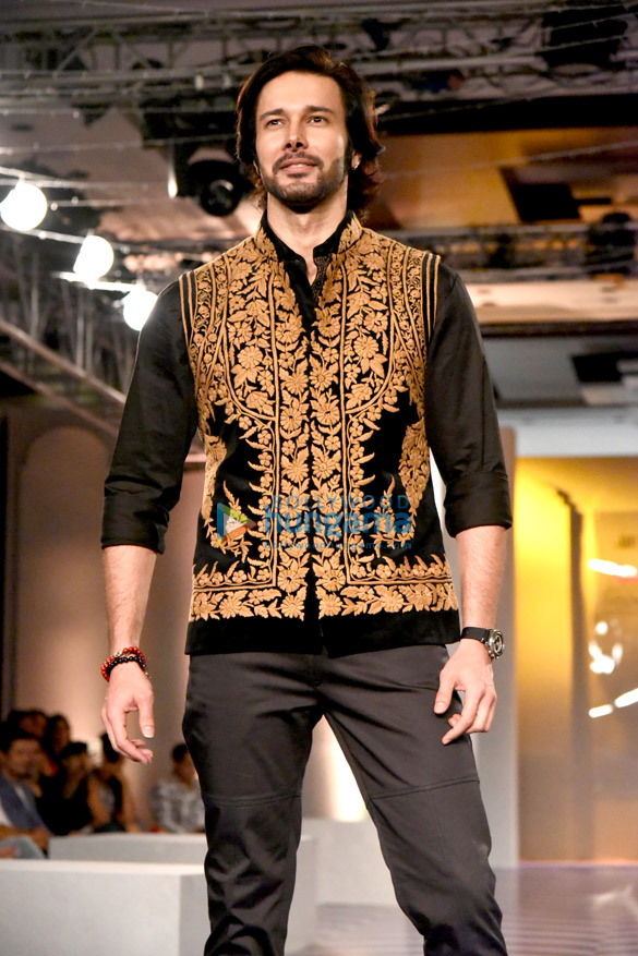 rahul dev and rajniesh duggal walk the the ramp at bombay times fashion week 5