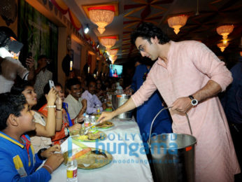 Ranbir Kapoor, Alia Bhatt, Rani Mukherji and others snapped at Durga Pooja in Juhu
