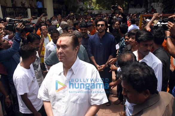 ranbir kapoor rishi kapoor randhir kapoor at the visarjan of r k studios ganesha idol 4