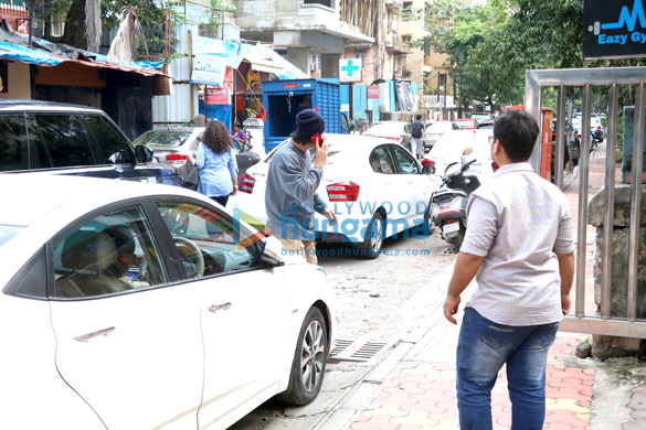ranbir kapoor spotted at a clinic in bandra 3