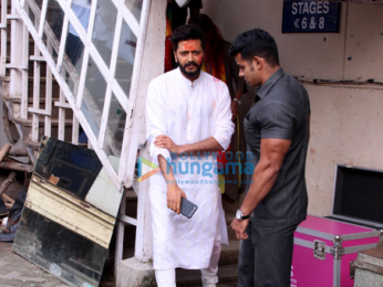 Riteish Deshmukh spotted after photoshoot at Mehboob Studio