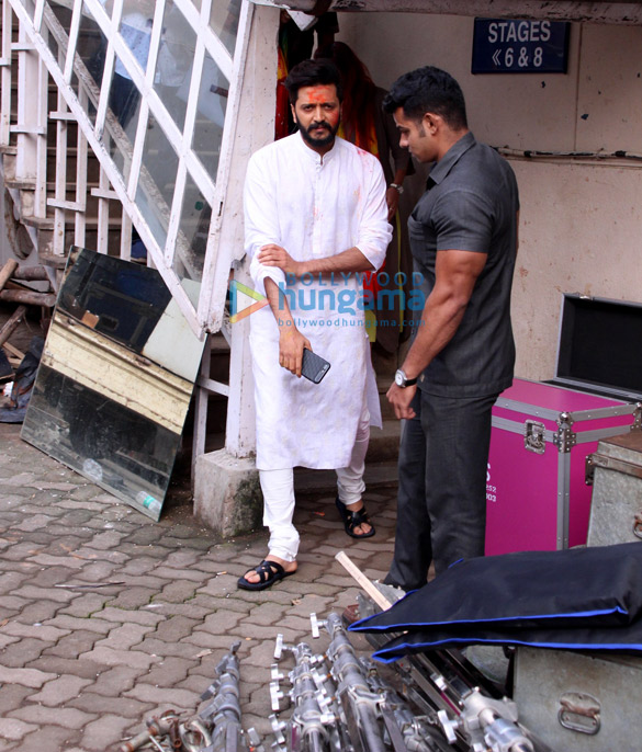 riteish deshmukh spotted after photoshoot at mehboob studio 1