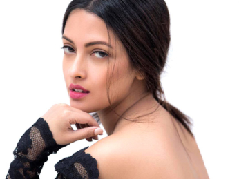Celebrity Photo Of Riya Sen