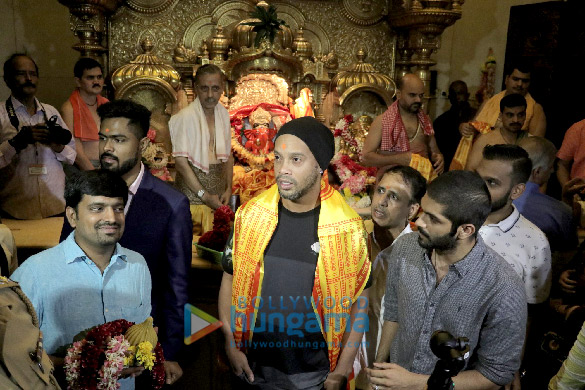 ronaldinho visit sidhivinayak temple in mumbai 2