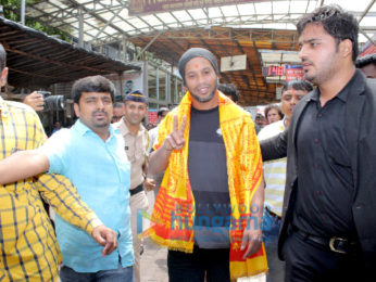 Ronaldinho visit Sidhivinayak temple in Mumbai