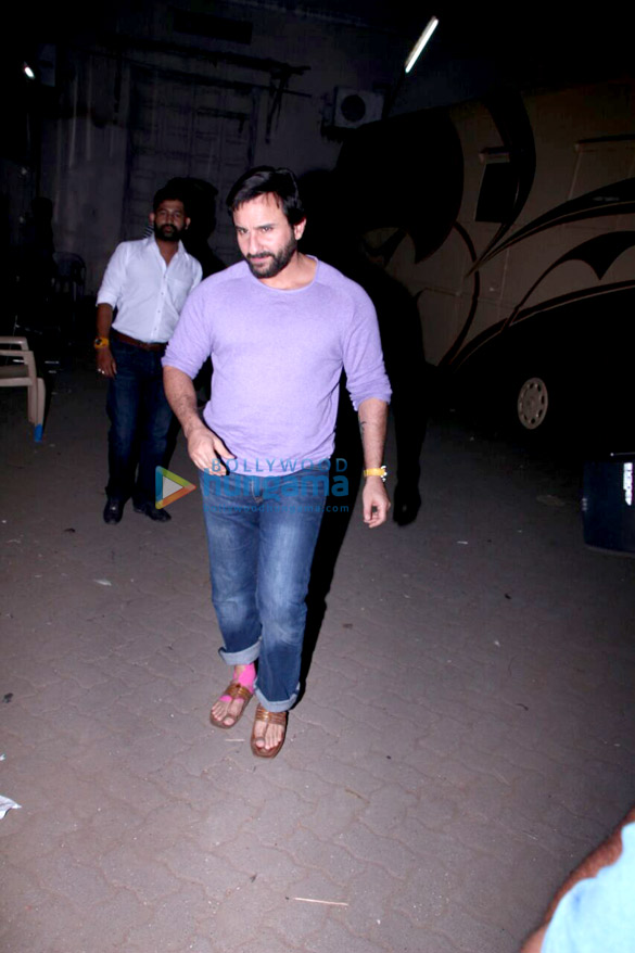 saif ali khan snapped at mehboob studio 2 2