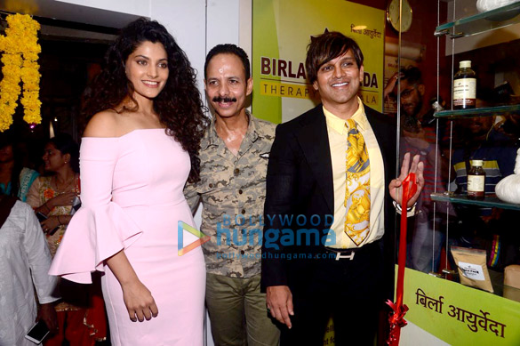 saiyami kher at the store launch of birla ayurveda 3