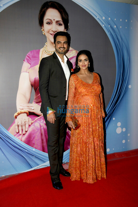 shah rukh khan graces hema malinis dance event with international artist 6