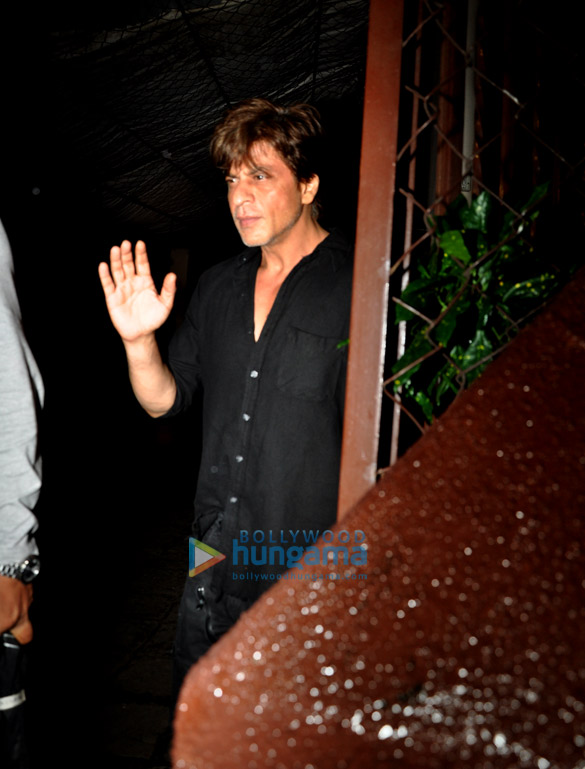 Shah Rukh Khan snapped post dubbing in Bandra