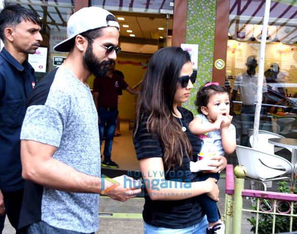 shahid kapoor and family snapped on mira kapoors birthday at an ice cream store 2